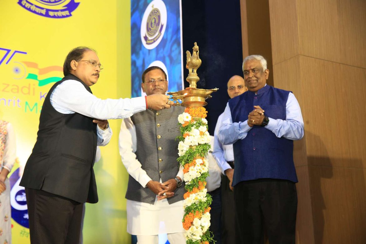 Sh.-Mandalika-Srinivas-Pr.-Chief-Commissioner-of-Customs-lighting-the-lamp-during-the-Rozgar-Mela-on-20.01.2023-along-with-Sh.-Pankaj-Chaudhary-Minister-of-State-Ministry-of-Finance_compressed.jpg