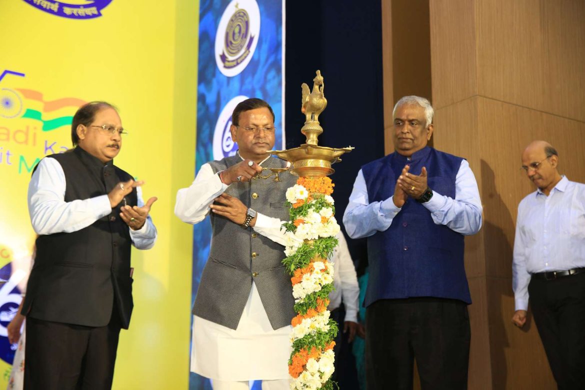 Sh.-Pankaj-Chaudhary-Minister-of-State-Ministry-of-Finance-lighting-lamp-during-the-Rozgar-Mela-on-20.01.2023-along-with-Sh.-Mandalika-Srinivas-Pr.-Chief-Commissioner-of-Customs_compressed.jpg